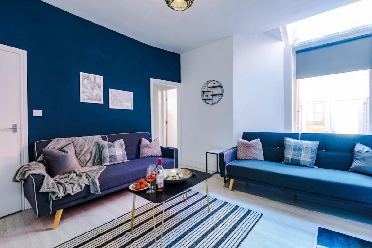 Large 4 Bedroom Home With Free Parking Near Mediacityuk Manchester Luaran gambar