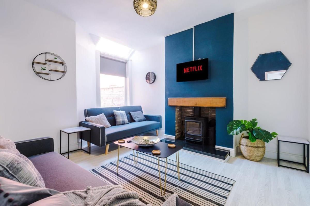 Large 4 Bedroom Home With Free Parking Near Mediacityuk Manchester Luaran gambar