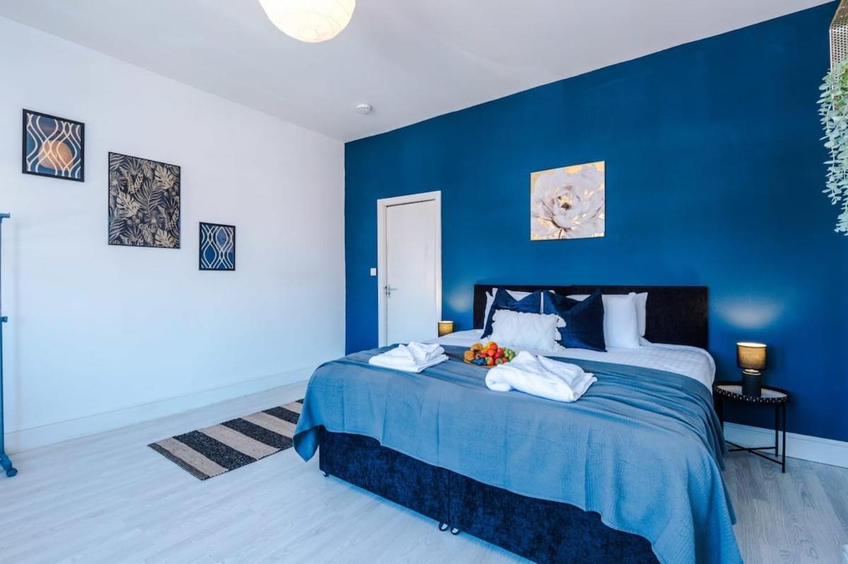 Large 4 Bedroom Home With Free Parking Near Mediacityuk Manchester Luaran gambar