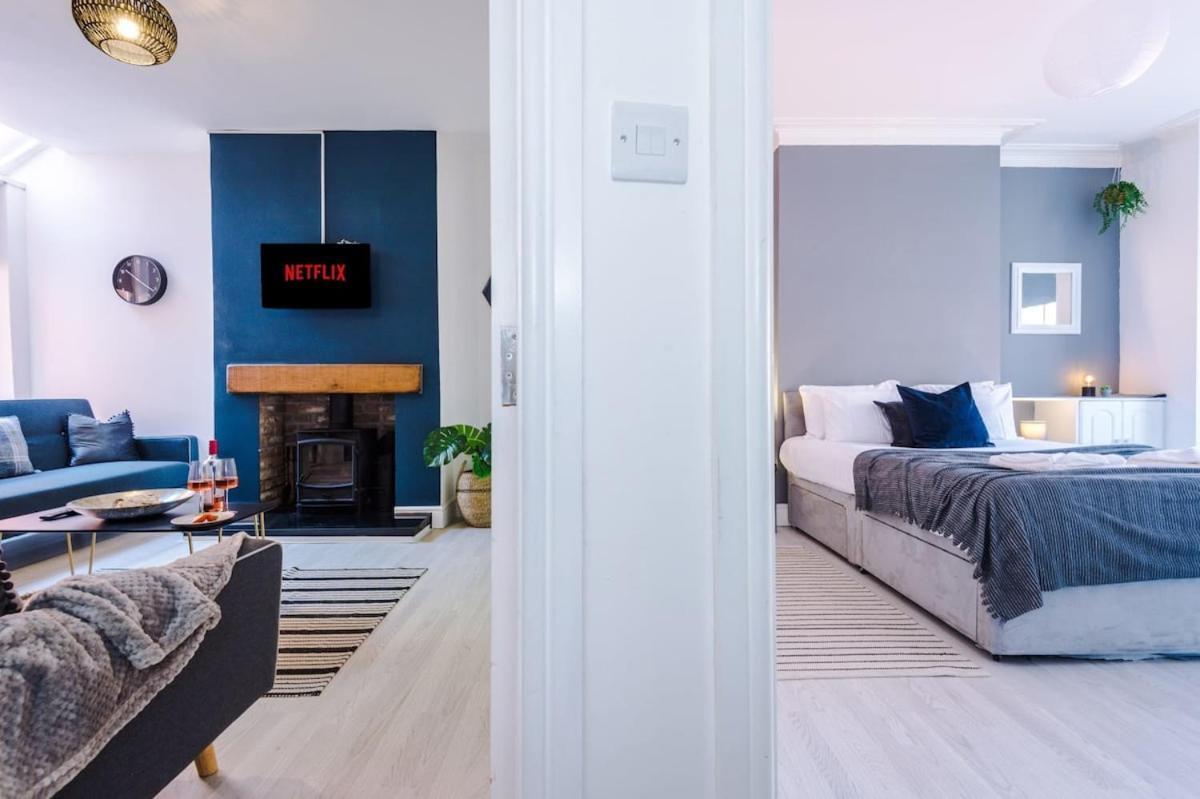 Large 4 Bedroom Home With Free Parking Near Mediacityuk Manchester Luaran gambar
